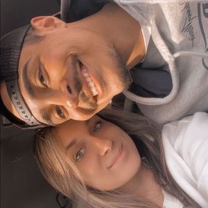 Meet your Poshers, Raph and Deanna